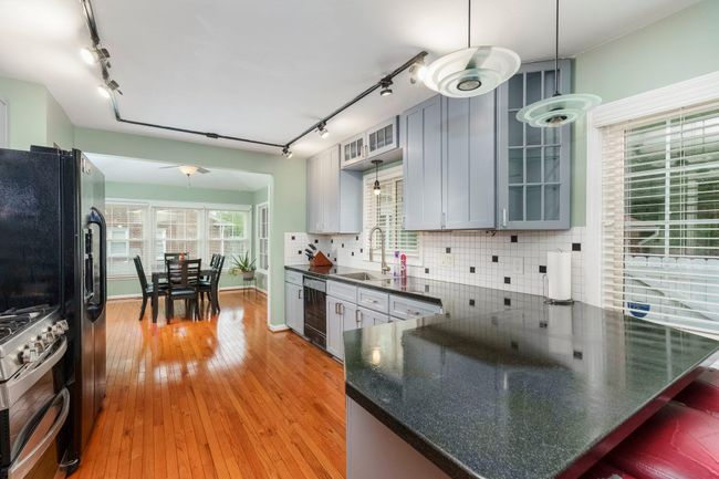 15501 E Jefferson Ave, House other with 3 bedrooms, 3 bathrooms and null parking in Grosse Pointe Park MI | Image 5