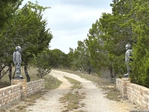 108 Saddle Wood Trl, Comfort, TX, 78013-3807 | Card Image