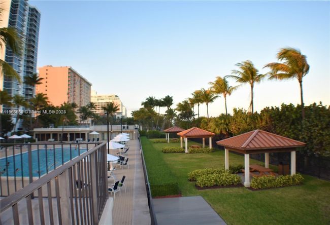 APT-810 - 2625 Collins Ave, Condo with 1 bedrooms, 2 bathrooms and null parking in Miami Beach FL | Image 25