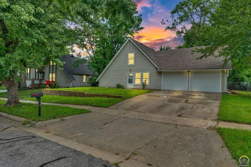 3704 Sw 34th St, Topeka, KS, 66614-3554 | Card Image