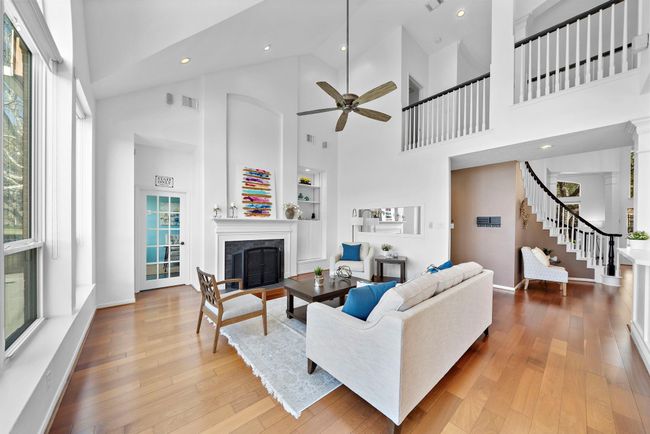 6310 Hidden Crest Way, House other with 5 bedrooms, 4 bathrooms and 2 parking in Sugar Land TX | Image 4