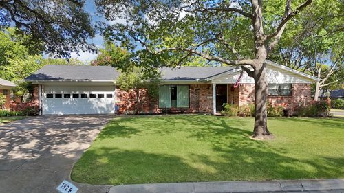 3929 Westerly Rd, Benbrook, TX, 76116-8556 | Card Image