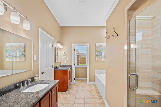 404 Iron Gate, House other with 5 bedrooms, 5 bathrooms and null parking in Victoria TX | Image 19