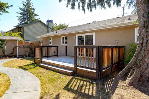 7840 Wallace Dr, Central Saanich, BC, V8M1T2 | Card Image