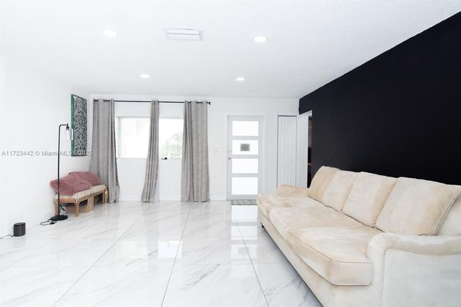 8612 Miramar Blvd, House other with 4 bedrooms, 2 bathrooms and null parking in Miramar FL | Image 9