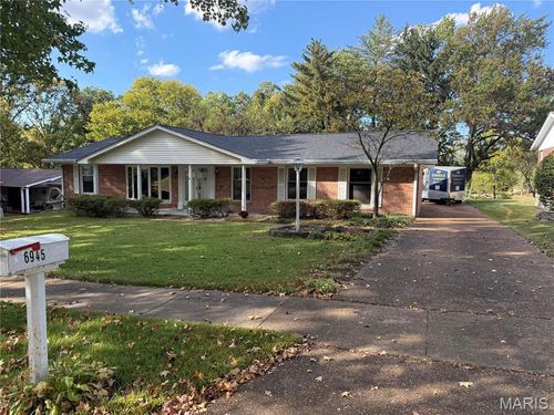 6945 Lakeside Hills Dr, Florissant, MO, 63033-5216 | Card Image