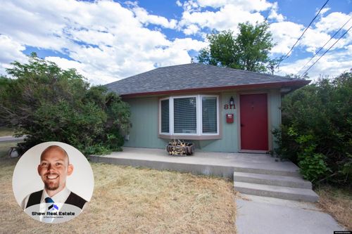 811 W 19th St, Casper, WY, 82601-4521 | Card Image