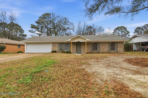 166 Cypress Dr, Madison, MS, 39110-8908 | Card Image