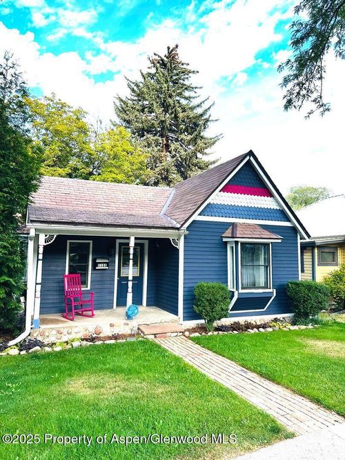 1131 Grand Ave, Glenwood Springs, CO, 81601-3801 | Card Image