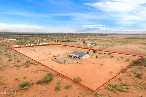 10293 White Wolf Run, Hereford, AZ, 85615-9798 | Card Image