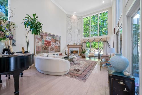 45 Bristol Dr, Manhasset, NY, 11030-3944 | Card Image