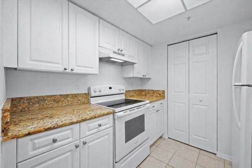 211-200 N Crestwood Court N, Royal Palm Beach, FL, 33411 | Card Image
