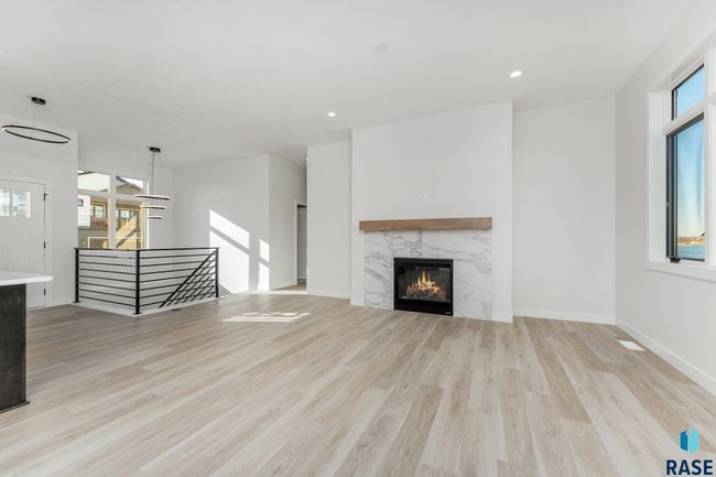 8600 W Shoreline Pl, Townhouse with 4 bedrooms, 3 bathrooms and null parking in Sioux Falls SD | Image 4