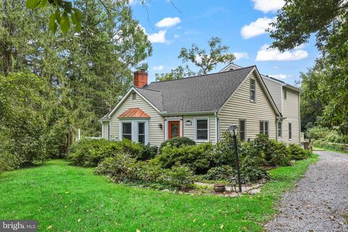 423 W Colonial Hwy, Hamilton, VA, 20158-9543 | Card Image