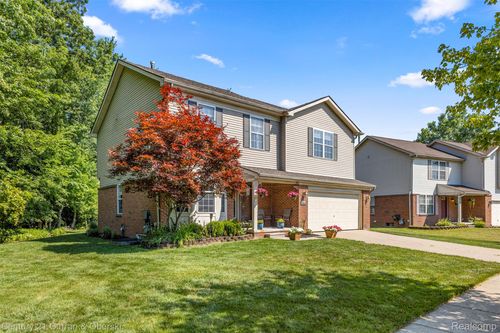 29520 Hunter St, Brownstown Twp, MI, 48183-7012 | Card Image