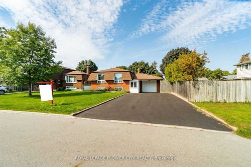 5 Grassmere Cres, Brampton, ON, L6S1C9 | Card Image
