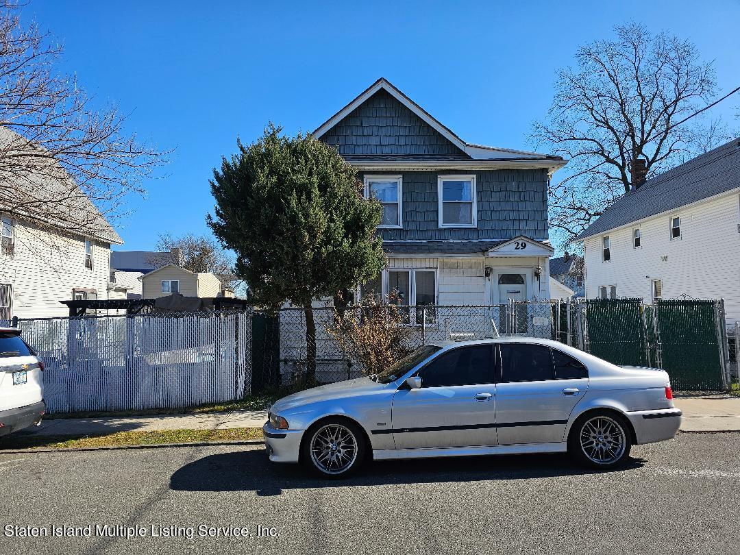 Lake Ave, Staten Island, NY 10303