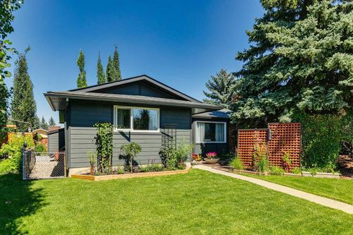 444 Bracewood Crescent Sw, Calgary, AB, T2W3B8 | Card Image