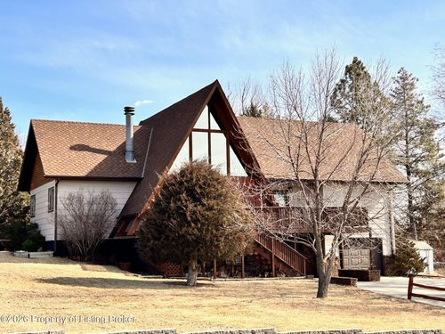 11 9th Ave Sw, Bowman, ND, 58623-4500 | Card Image