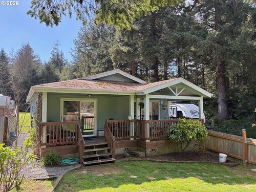 1122 9th St Se, Bandon, OR, 97411-7418 | Card Image