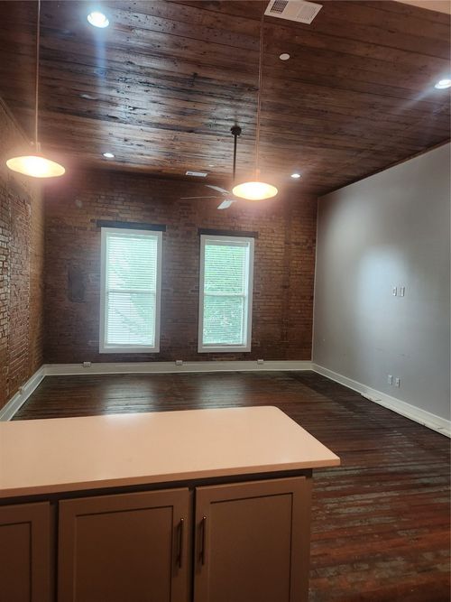 203-203 N Dallas St, Ennis, TX, 75119-4011 | Card Image