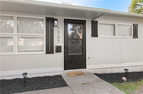 7707 E 112th St, Kansas City, MO, 64134-2846 | Card Image