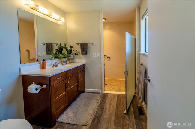 Bath with zero-step shower | Image 20