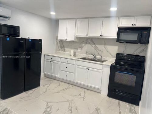 1-360 Ne 174th St, North Miami Beach, FL, 33162-1819 | Card Image