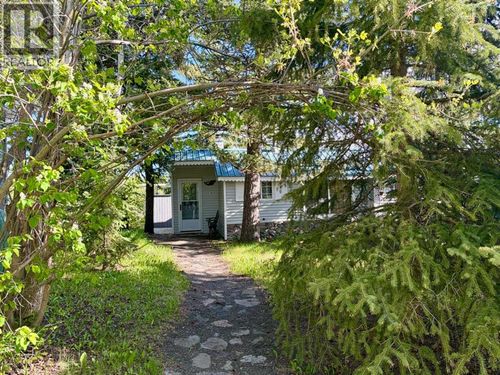 4 Lee Lake Road, Rural Pincher Creek No. 9, M.d. Of, AB, T0K1W0 | Card Image