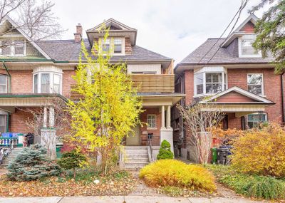 565 Markham St, House attached with 6 bedrooms, 4 bathrooms and 2 parking in Toronto ON | Image 2