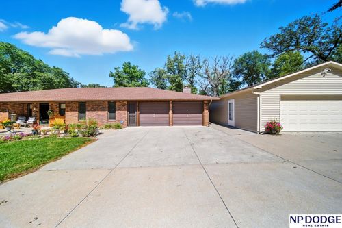27612 Fontanelle Oaks Cir, Nickerson, NE, 68044-2567 | Card Image