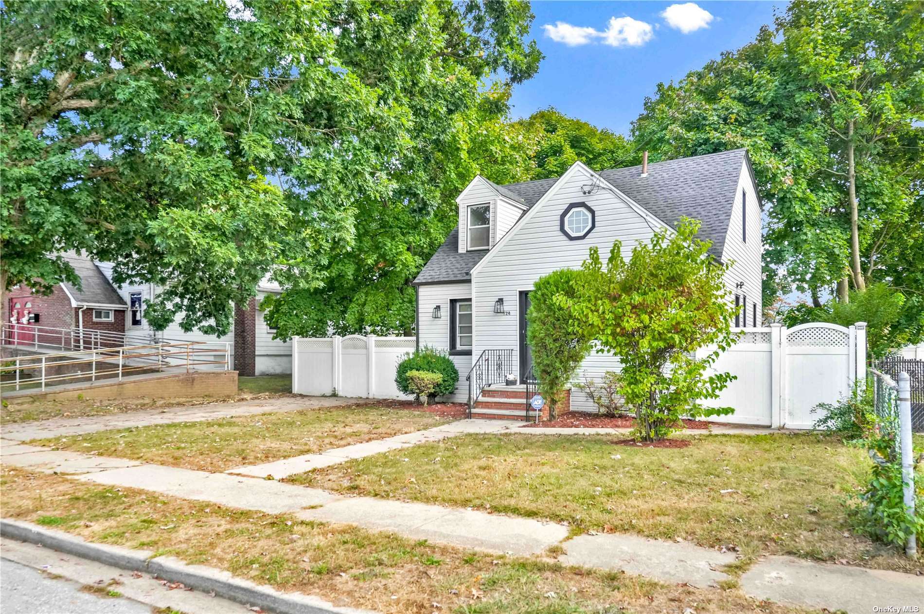 Frederick Ave, Roosevelt, NY 11575