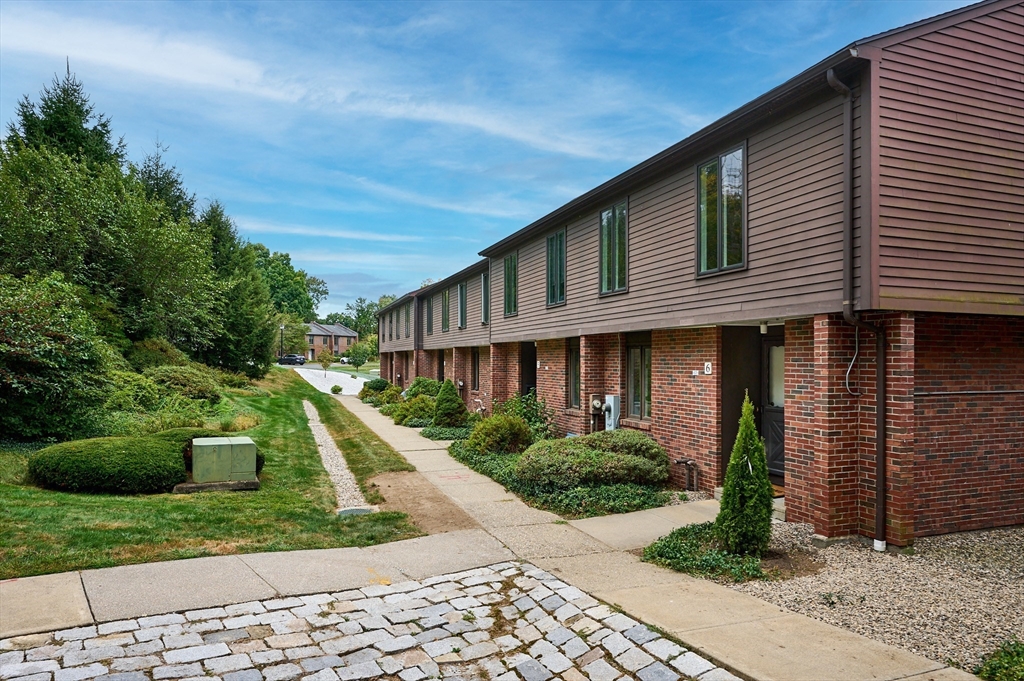 Emerson Ct, Amherst, MA 01002