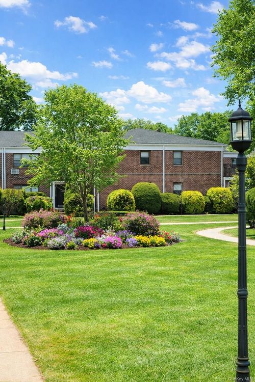 apt-g11-1203 E Broadway E Broadway, Hewlett, NY, 11557-2454 | Card Image