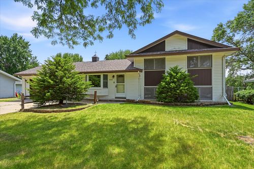 8142 Homestead Ave S, Cottage Grove, MN, 55016-3151 | Card Image