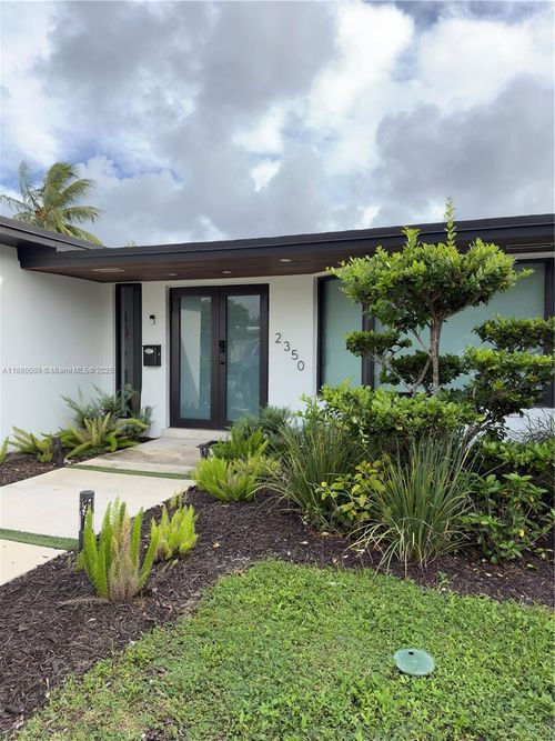 2350 194th St, Miami, FL, 33180-2128 | Card Image