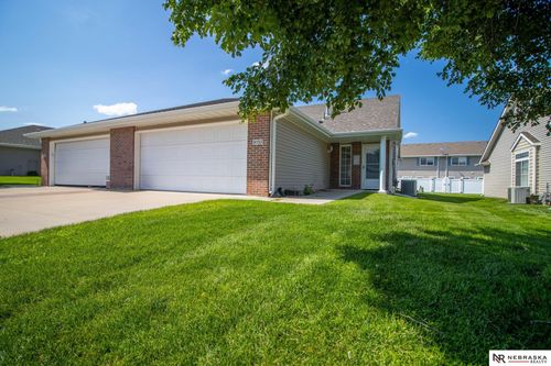 8532 Flintlock Cir, Lincoln, NE, 68526-6070 | Card Image