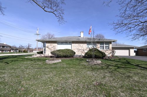 3877 Grandview Ave, Gurnee, IL, 60031-2372 | Card Image