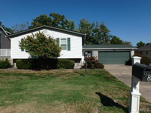 8 Roland Lane, St Peters, MO, 63376 | Card Image