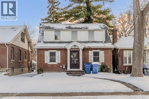 2973 Peter St, Windsor, ON, N9C1G9 | Card Image