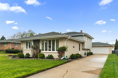 6612 W 92nd St, Oak Lawn, IL, 60453-1439 | Card Image