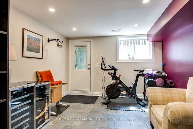 223 Wallace Ave, House attached with 5 bedrooms, 3 bathrooms and 1 parking in Toronto ON | Image 12