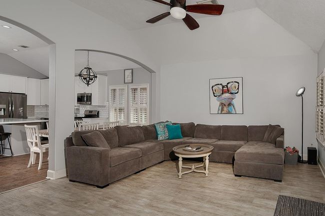 27519 Rebecca Field Ln, House other with 4 bedrooms, 2 bathrooms and 2 parking in Spring TX | Image 7