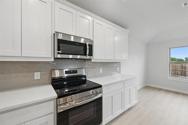 1401 Quail Creek Dr, House other with 3 bedrooms, 2 bathrooms and null parking in Cleburne TX | Image 9