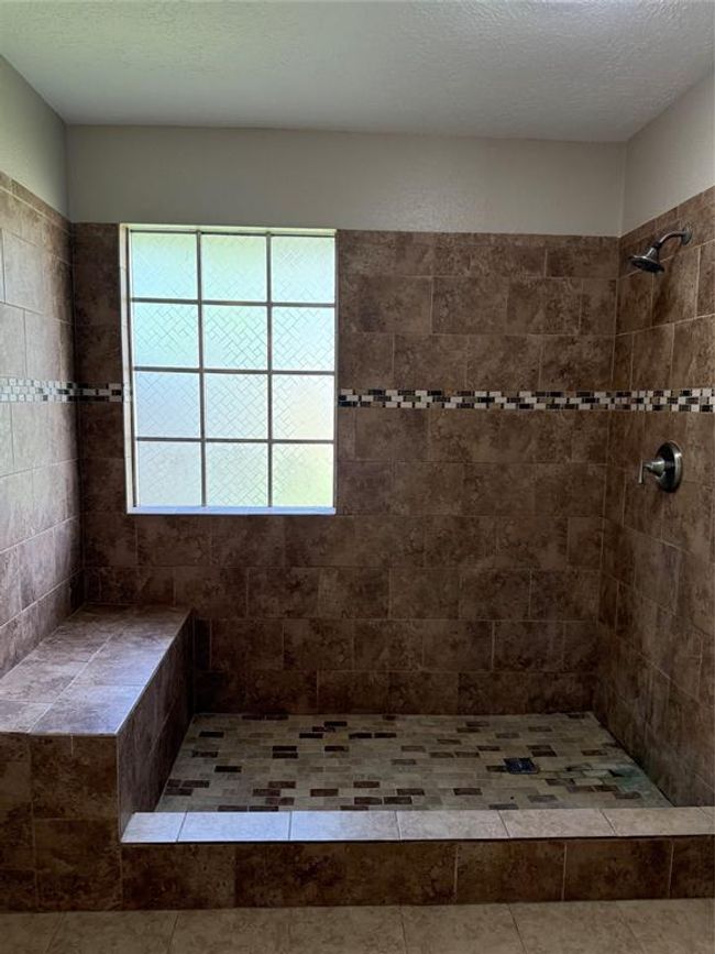 primary shower | Image 10