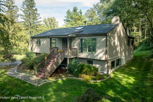 102 Old Post Rd, Marlboro, NY, 12542-6538 | Card Image