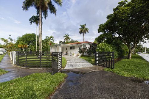 795 Ne 146th St, North Miami, FL, 33161-2362 | Card Image