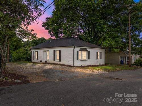 207 Eden St, Davidson, NC, 28036-8134 | Card Image