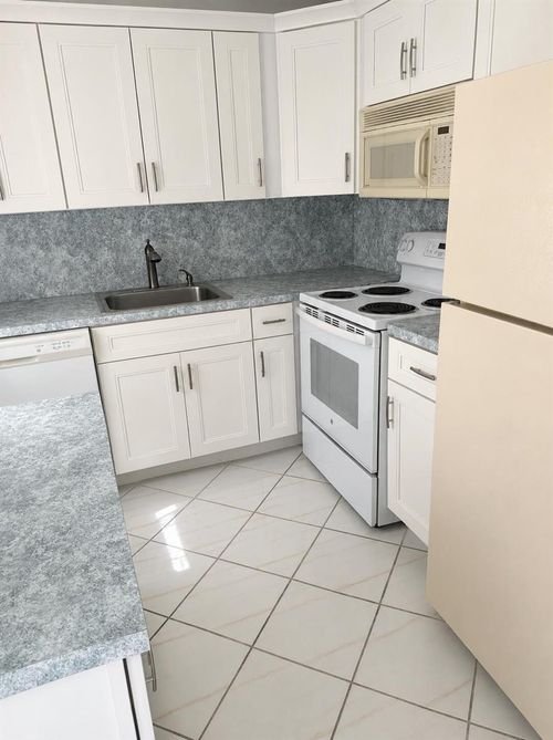305 Fanshaw H, Boca Raton, FL, 33434-3049 | Card Image