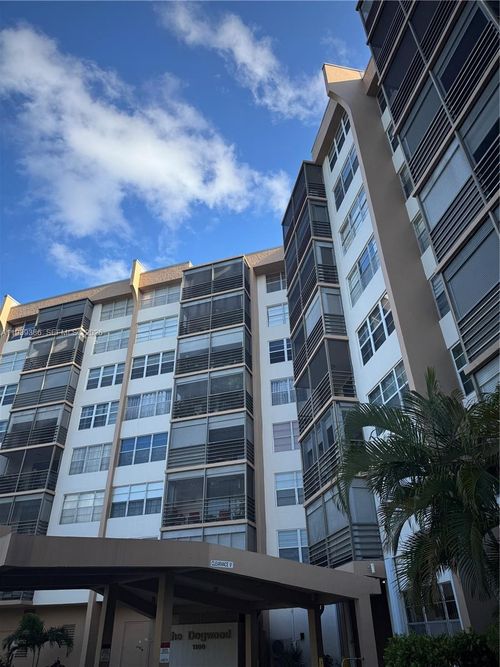 apt-203-1100 Saint Charles Pl, Pembroke Pines, FL, 33026-3323 | Card Image